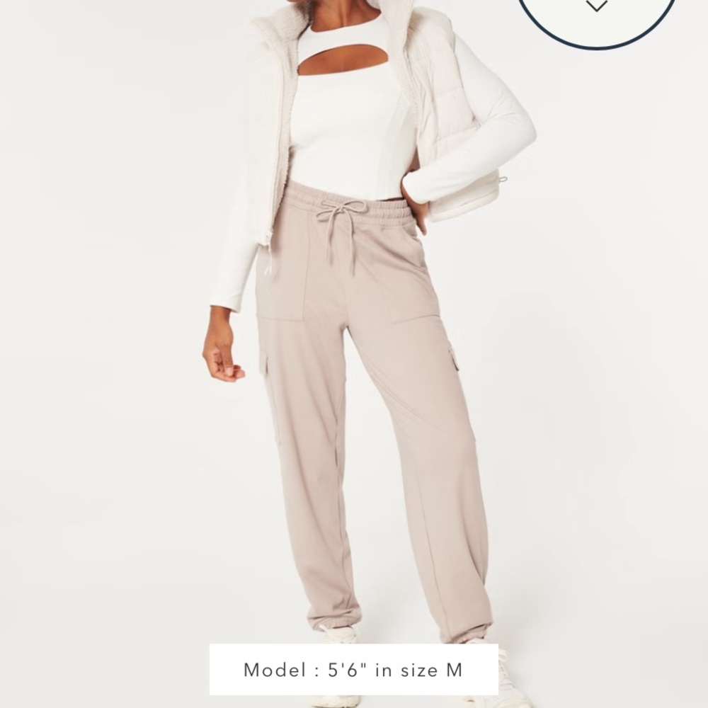 Gilly Hicks set